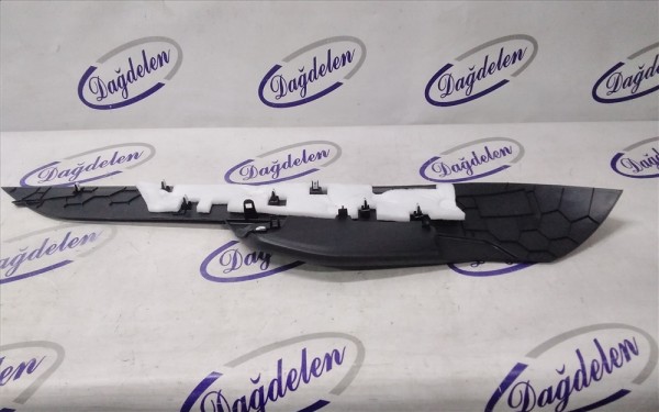 2018 FOCUS ARA KONSOL YAN KAPAK SAĞ (ÇIKMA)