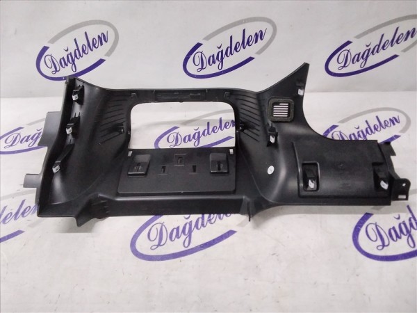 2018 FOCUS ÖN KONSOL TORPİDO ALT BAKALİT (ÇIKMA)