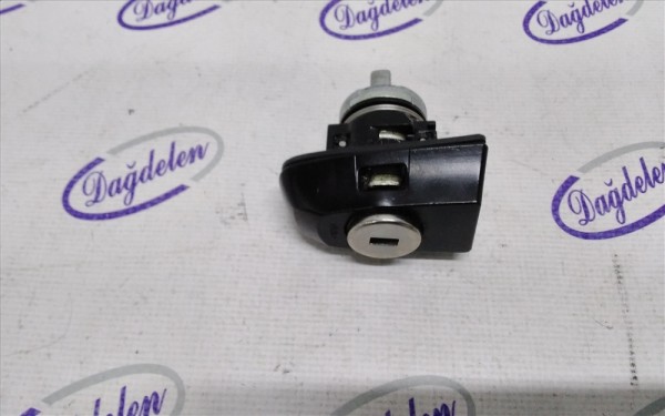 2018 FOCUS SOL ÖN  KİLİT YUVASI (ÇIKMA)