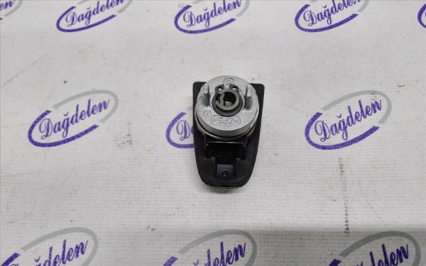 2018 FOCUS SOL ÖN  KİLİT YUVASI (ÇIKMA)