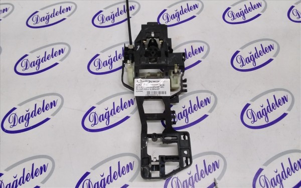 2014-2017 FOCUS BRAKET SOL ÖN KAPI KOLU İÇ BRAKET (ÇIKMA)