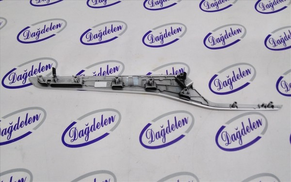 2018 FOCUS SAĞ ÖN KAPI PANEL ÇITASI ÜST (ÇIKMA)