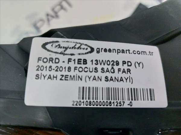 2015-2018 FOCUS SAĞ FAR SİYAH ZEMİN (YAN SANAYİ)