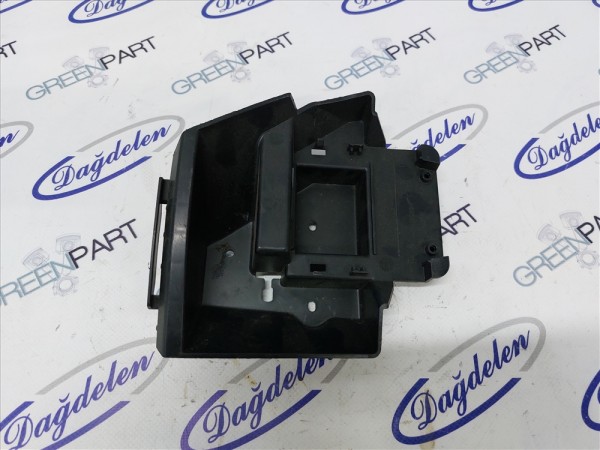 2018 FOCUS ARKA TAMPON BRAKETİ SAĞ