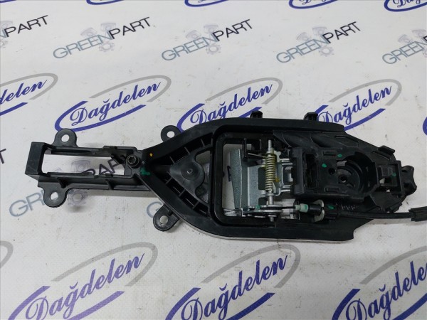 2018 FOCUS SAĞ ÖN KAPI KİLİT BRAKETİ
