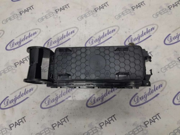 2018 FOCUS ARA KONSOL YUVASI (ÇIKMA)