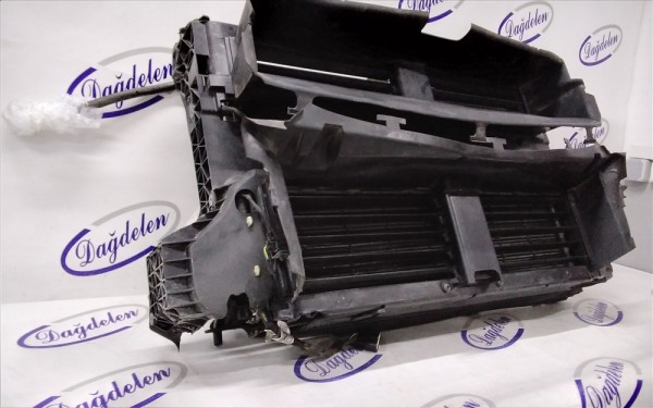 2018 FOCUS RADYATÖR ÜST HAVA KANALI (ÇIKMA)