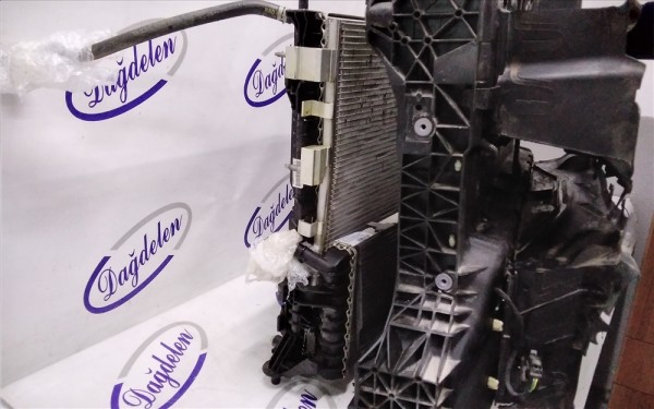 2018 FOCUS RADYATÖR ÜST HAVA KANALI (ÇIKMA)