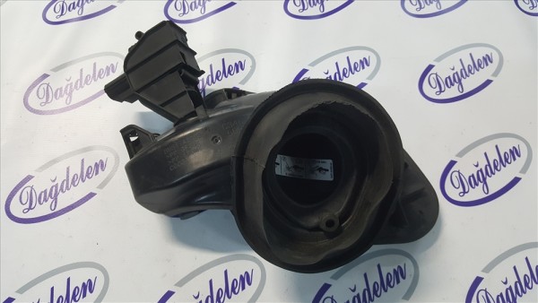 2011/2015 FOCUS YAKIT DEPO KAPAK YUVASI( KUMANDALI HATCBACK)