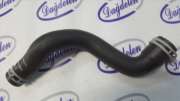 2011/2015 FOCUS RADYATÖR HORTUMU ALT (1.0 LT BENZİNLİ)