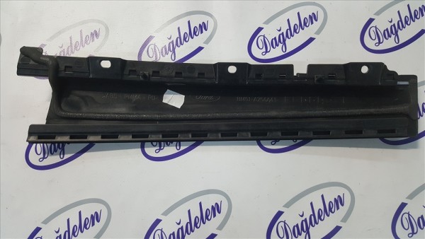 2011/2015 FOCUS ÇITA KAPI ÇERÇEVESİ ARKA SOL PARLAK (SEDAN)