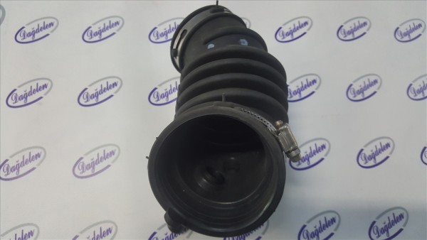 2011/2015 FOCUS HAVA FİLTRE CIKIŞ ARA BORUSU ( 2.0 LT BENZİNLİ)