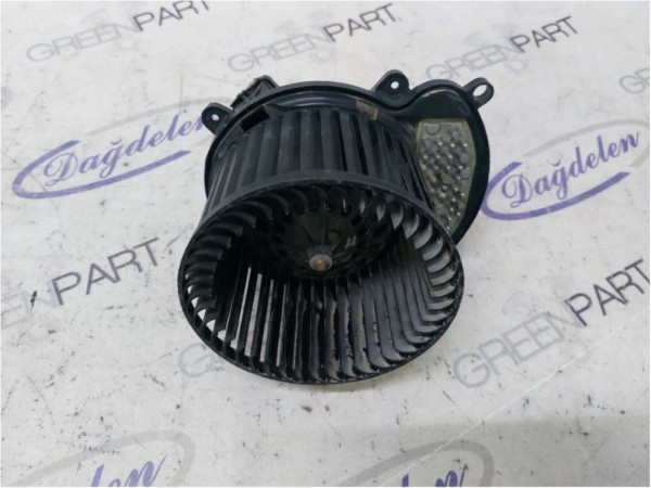 RENAULT MEGANE 4 KALORİFER FAN MOTORU (ÇIKMA)