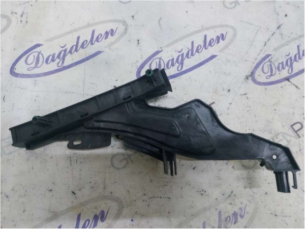 2018 FOCUS SAĞ ARKA KAPI KİLİT YAN BRAKETİ