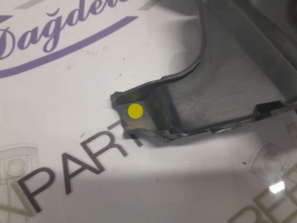 2018 FİESTA ÖN CAM IZGARASI ALT GÖVDE PANELİ (ÇIKMA-HASARLI)