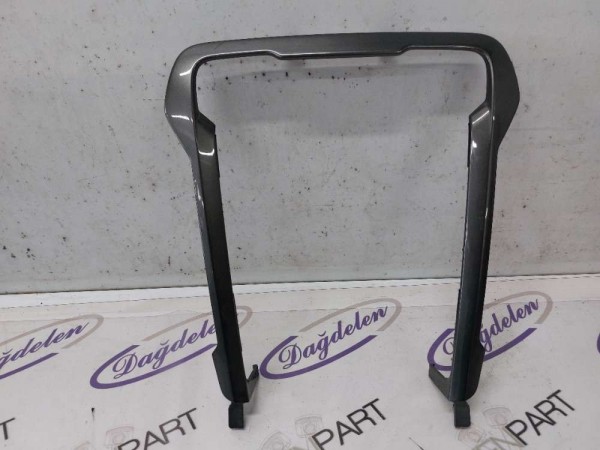 2015 MONDEO ORTA KONSOL EKRAN ÇERÇEVESİ (ÇIKMA)