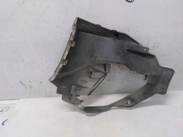 2018 FOCUS SİS KAPAK BRAKETİ SAĞ (ÇIKMA)