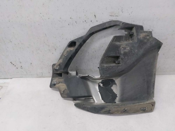 2018 FOCUS SİS KAPAK BRAKETİ SOL (ÇIKMA)