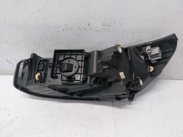 2023 FOCUS SAĞ ÖN FAR (ÇIKMA-HASARLI)