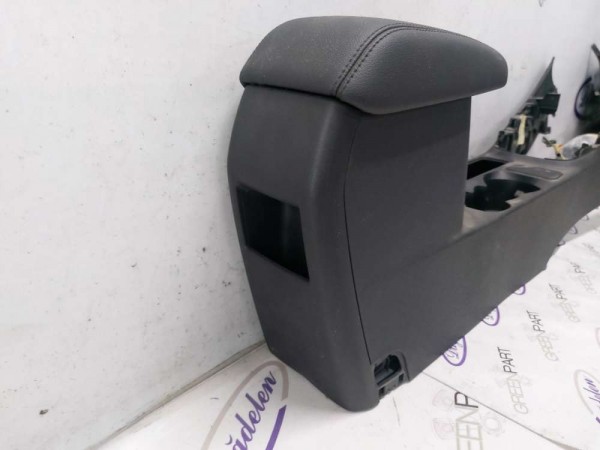 2018 FİESTA ARA KONSOL (ÇIKMA)