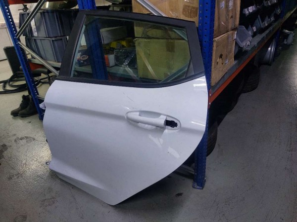 2018 FİESTA ARKA KAPI SOL (DOLU/ÇIKMA)