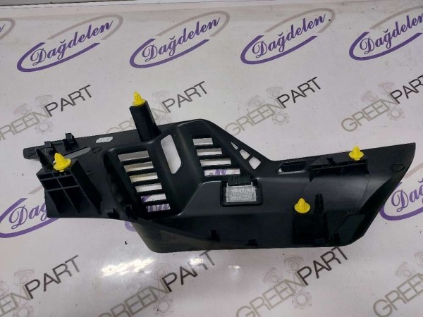 2018- FİESTA BAGAJ ÜST BAKALİT SAĞ (ÇIKMA)