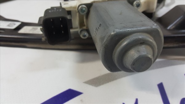 2011-2015 FOCUS KRİKO SOL ÖN CAM KRİKOSU